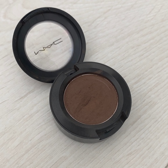 MAC Cosmetics eyeshadow - Picture 1 of 3